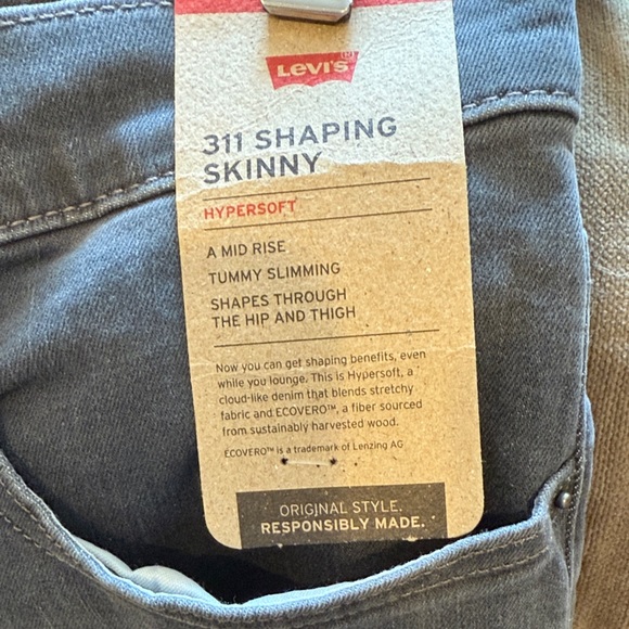 Women’s Gray Levi Jeans - Picture 4 of 7